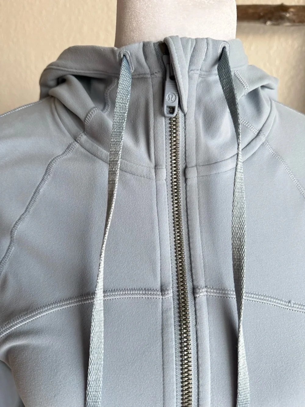 lululemon athletica sleek fitted
